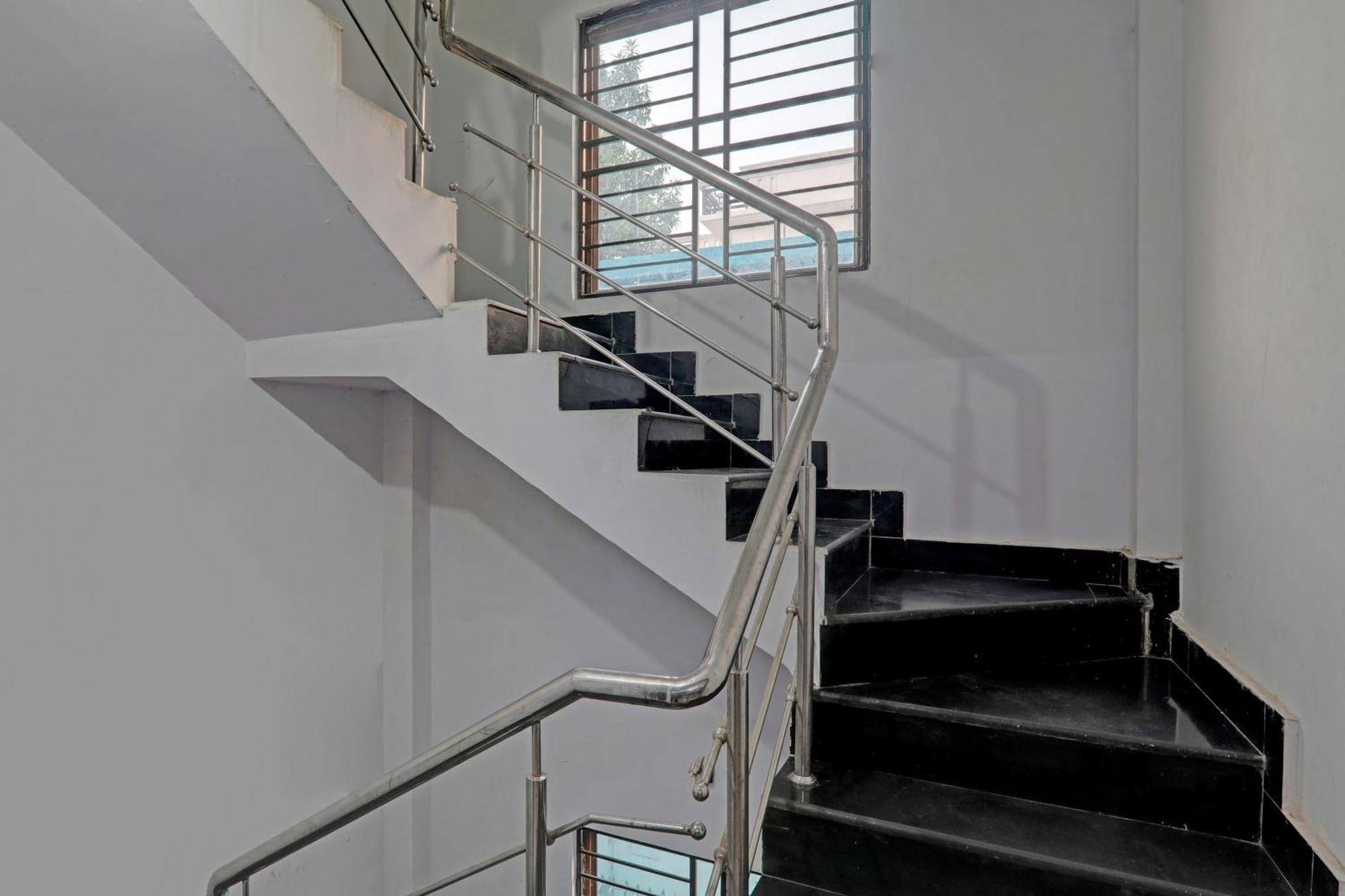 Hotel O Cz Inn Lucknow Buitenkant foto