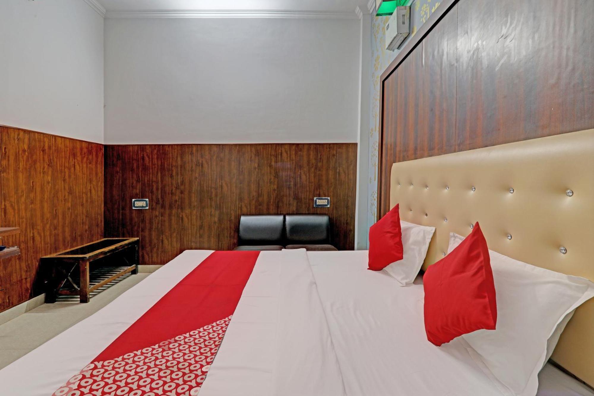 Hotel O Cz Inn Lucknow Buitenkant foto